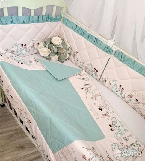 Бортики и одеяло в детскую кроватку новые