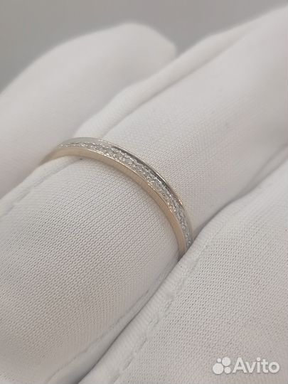 Кольцо с природным камнем Золото