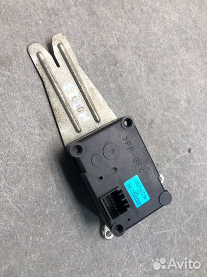 Сервопривод печки Mazda 323 BA Z5DE 1995