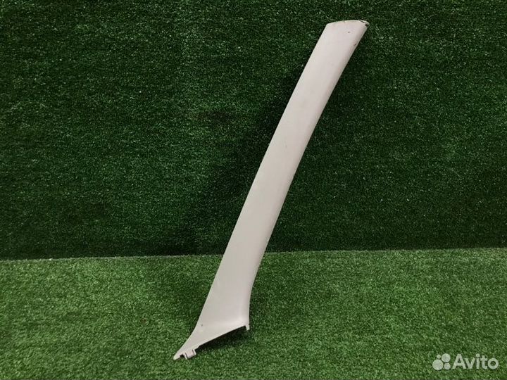 Накладка передней правой стойки Renault Duster