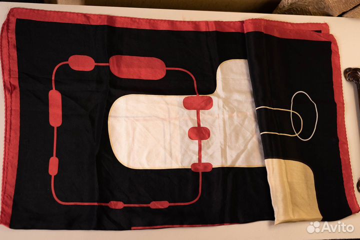Платок чёрно-красный 77х77 см