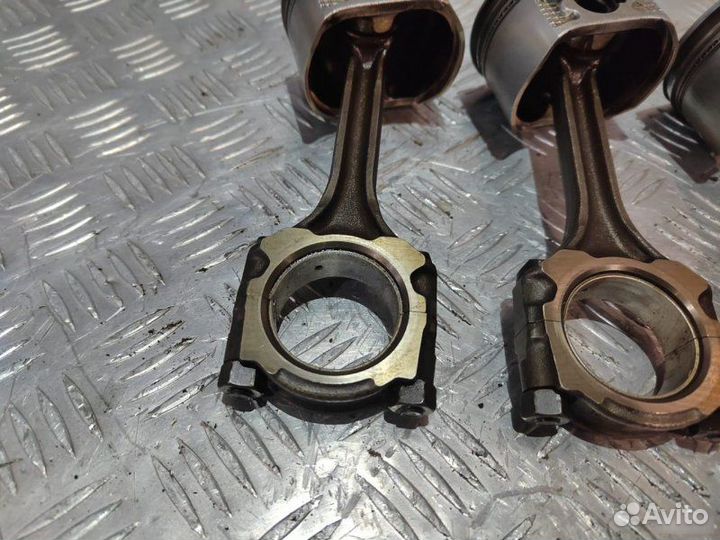 Поршни с шатунами Nissan Almera N16 QG15