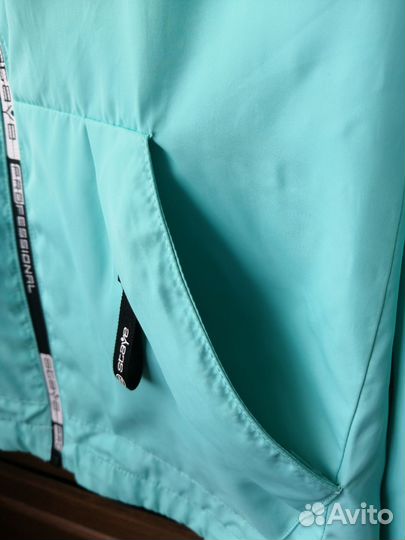 Классная ветровка на лето женская зеленая 44р