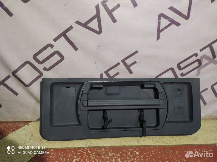 Обшивка двери багажника Mitsubishi Pajero 4