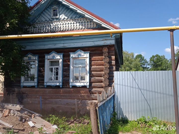 Сруб дома из бревна