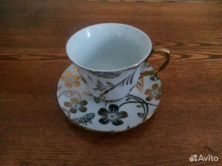 Чайные чашки и блюдца