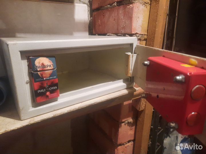 Сейф для денег и документов