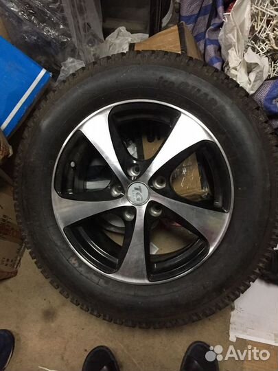R16 Yokohama Ice Guard IG20 215/65, PCD 5x118 DIA 16