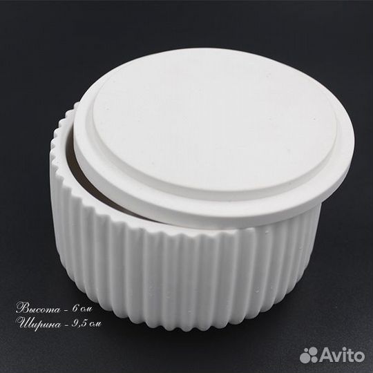 Вазы и шкатулки