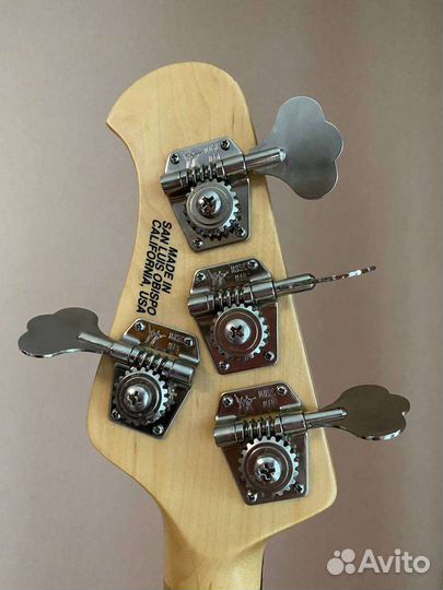 Бас гитара Musicman Stingray 4HH