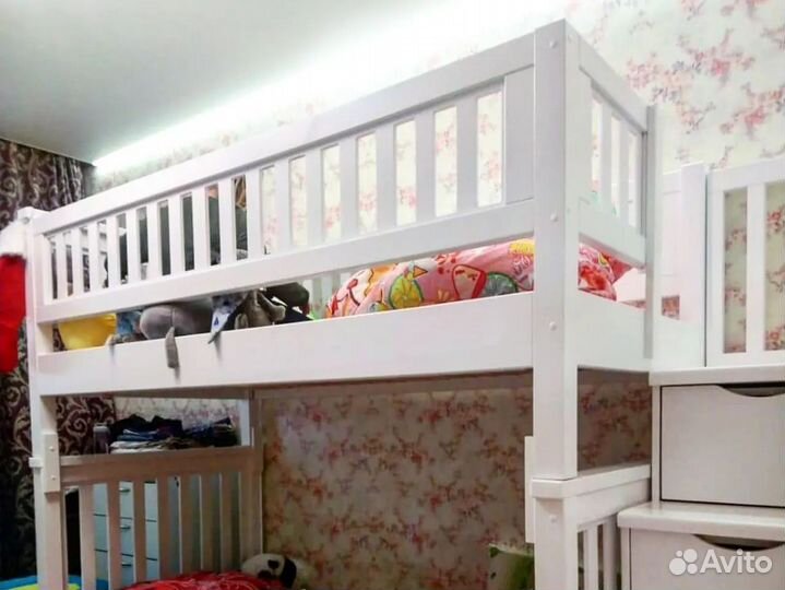 Двухъярусная кровать 