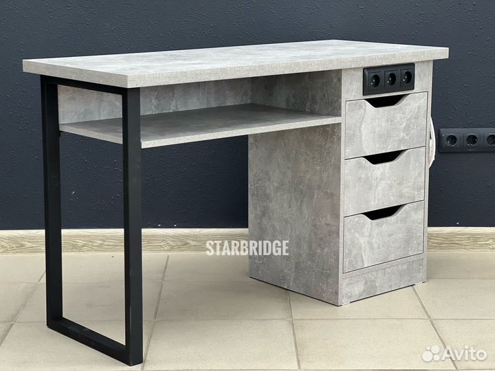 Маникюрный стол