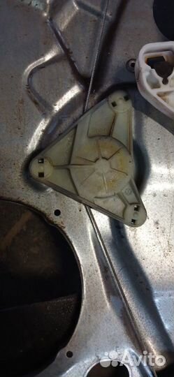 Стеклоподъемник задний левый Volkswagen Polo 4