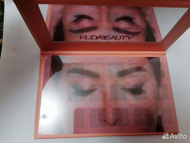 Палетка теней Huda Beauty New Nude