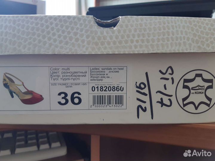 Яркие летние босоножки женские и черные эффектные