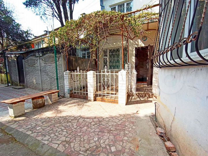 3-к. квартира, 80 м², 1/2 эт.
