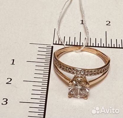 Золотое кольцо с камнем 18р