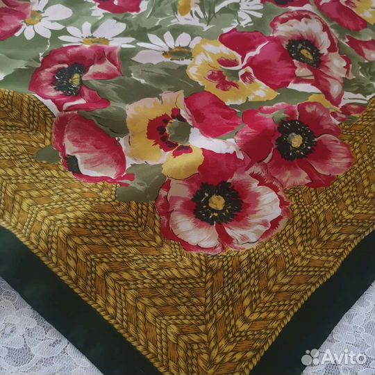 Большой красивый платок