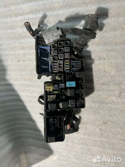 Клопус блока предохранителей Mazda 3 BL