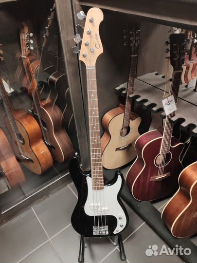 Бас-гитара Новая