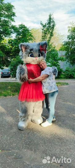 Поздравление от ростовой куклы