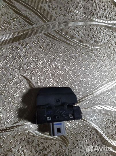 Кнопка парктроника Renault Logan