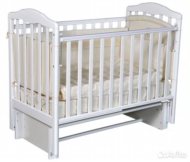 Детская кроватка с поперечным маятником