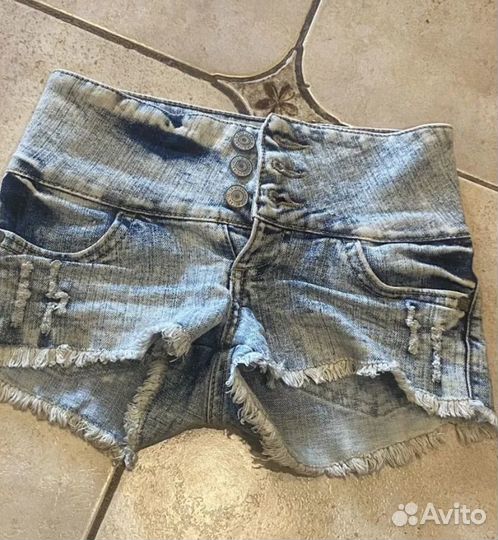 Джинсовые шорты