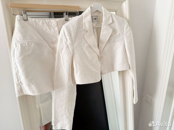 Костюм женский с юбкой