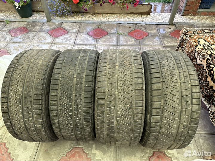 Triangle Snowlink TWT02 235/40 R18