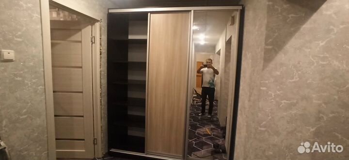 Шкаф-купе трехстворчатый с зеркалом