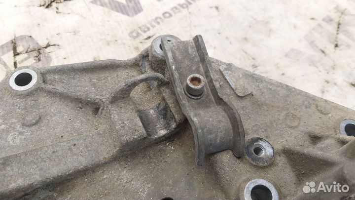 Кронштейн генератора Ford Kuga 1