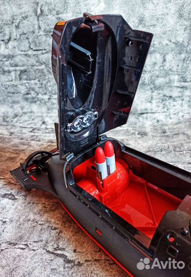 Подводная лодка Нордпласт с торпедами