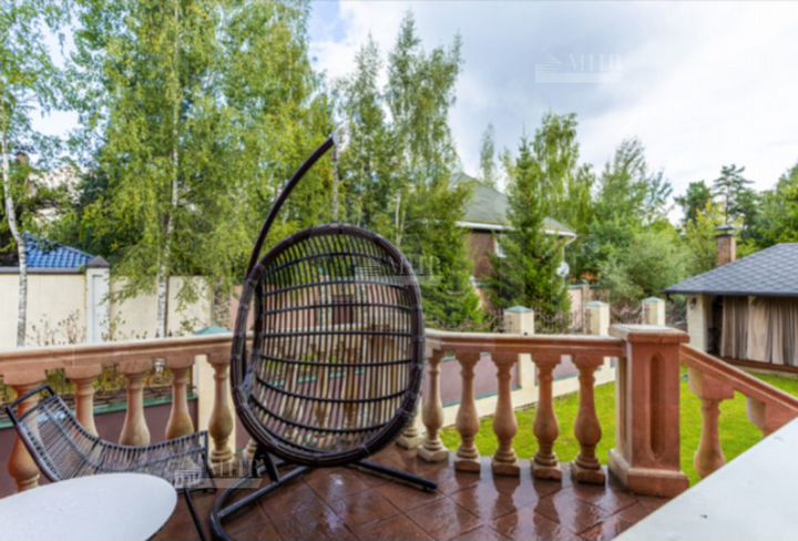 Дом 800 м² на участке 15 сот.