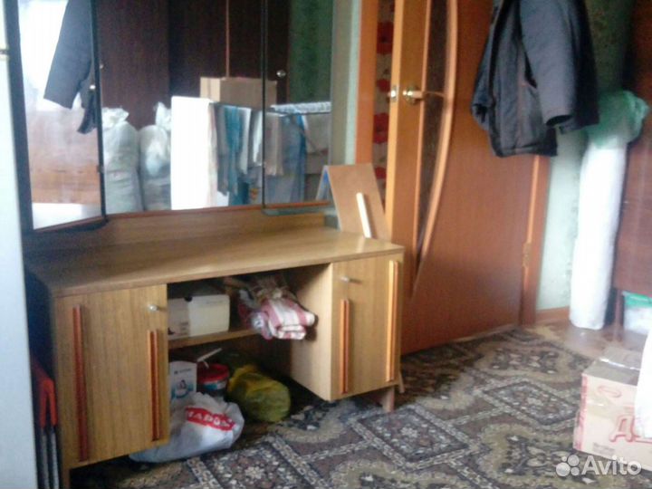 Трюмо с зеркалом