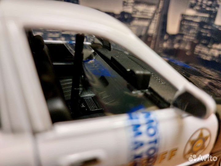 Коллекционная модель Ford Crown Victoria lacp 1:24