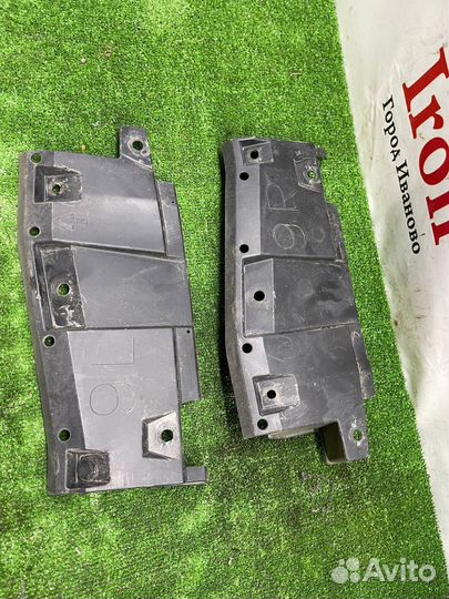 Пыльник заднего бампера Toyota Rav4 xa40 xa45