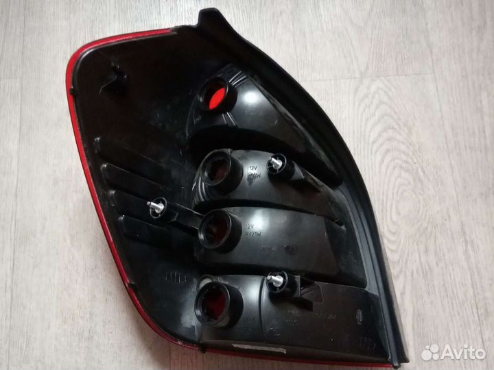 Фонарь задний правый и левый
