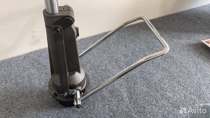 Подьемник гидравлический для кресла