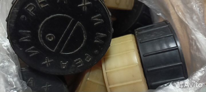 Крышки винтовые, пластиковые для бутылей 10 и 20 л