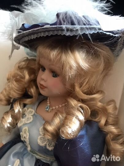 Кукла фарфоровая новая в упаковке