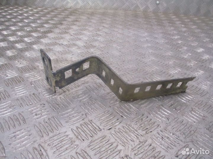 Кронштейн Volvo 22253553