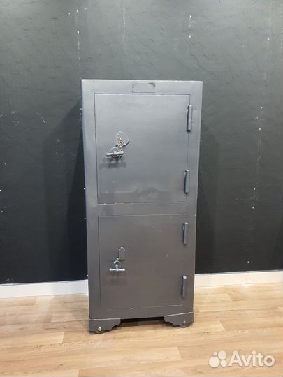 Сейф металлический офисный