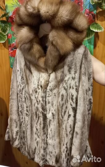 Шуба норковая с капюшоном из соболя
