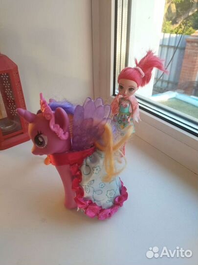 Единорог и enchantimals с фламинго