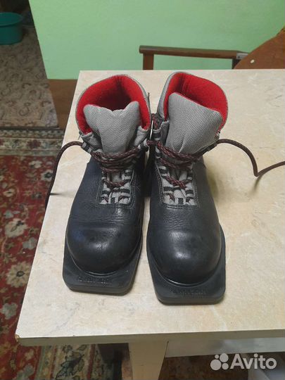 Лыжные ботинки
