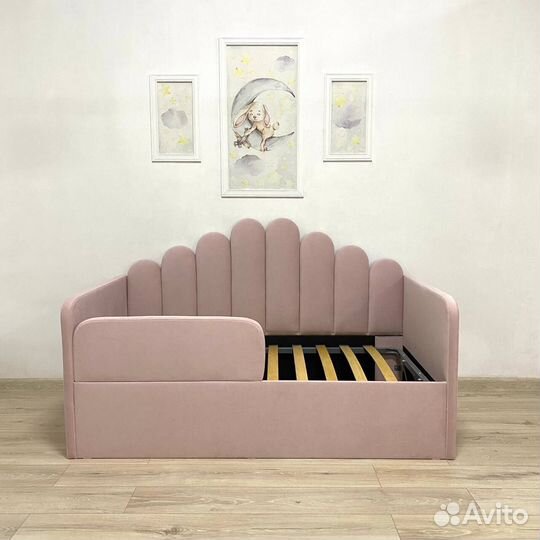 Подростковая кровать со спинками