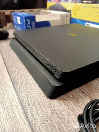 Sony Ps4 1тб. Два геймпада, 3 игры