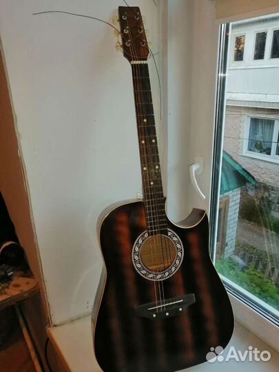 Акустическая гитара