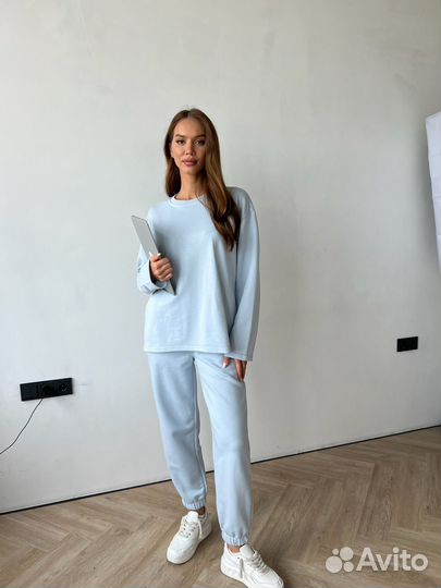 Спортивный костюм новый 42 S